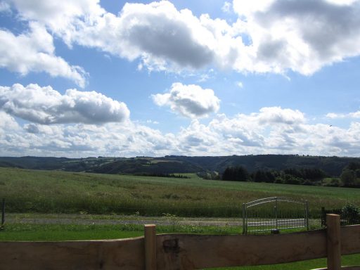 Ausblick von der Terrasse mit schönstem Wolkenhimmel